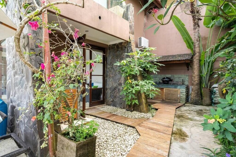Aomi Villa