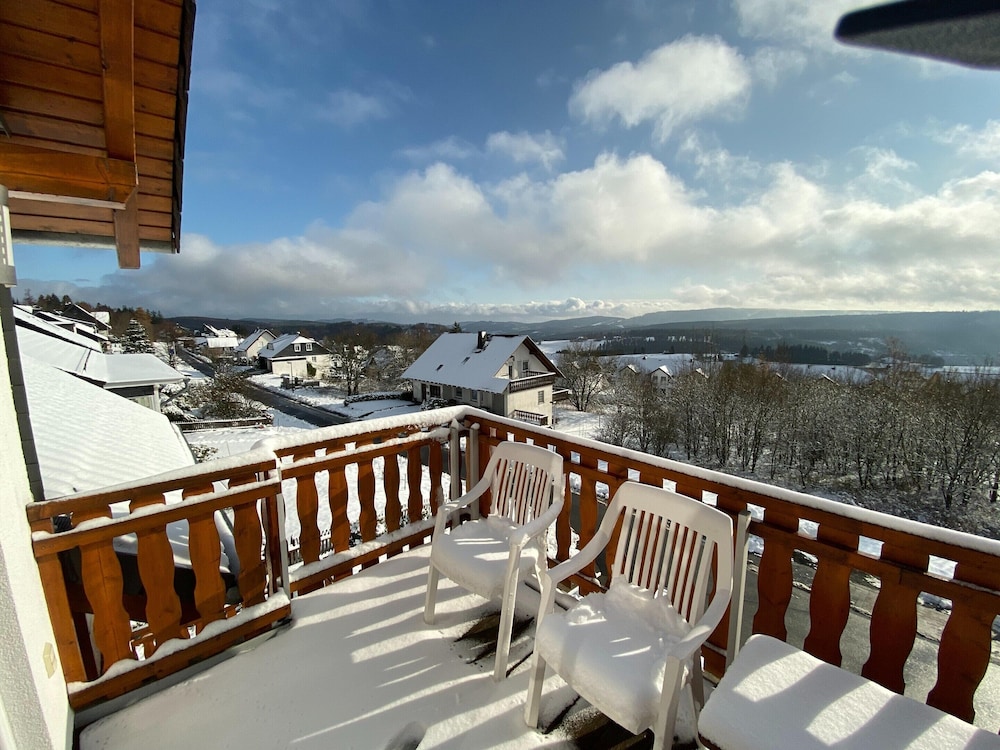 Ferienwohnung mit Aussicht, Neuastenberg