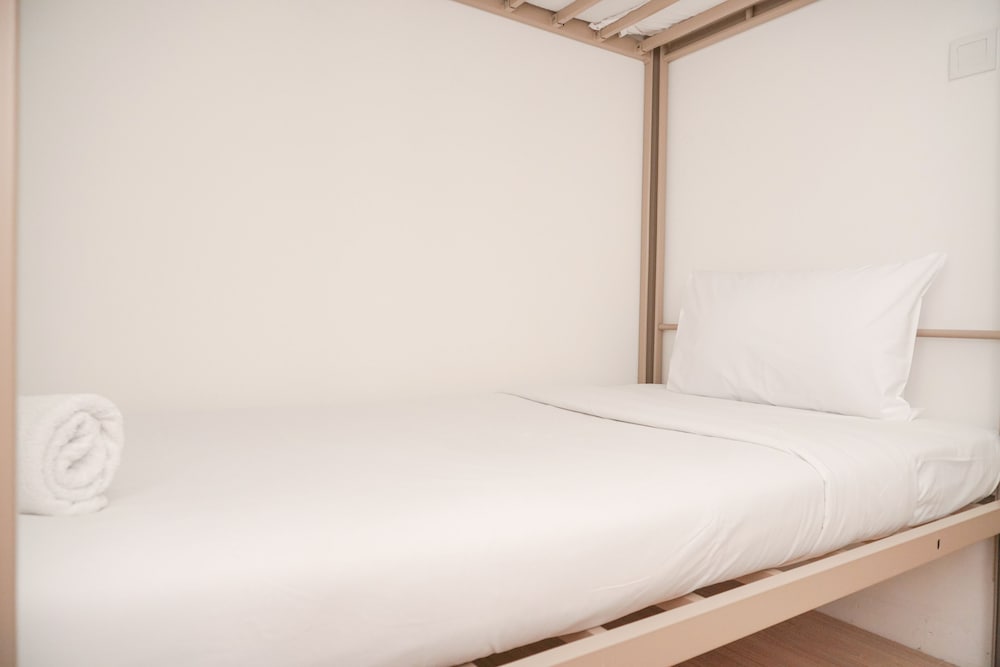 Comfort And Modern Look 2Br At Sky House Bsd Apartment view 5