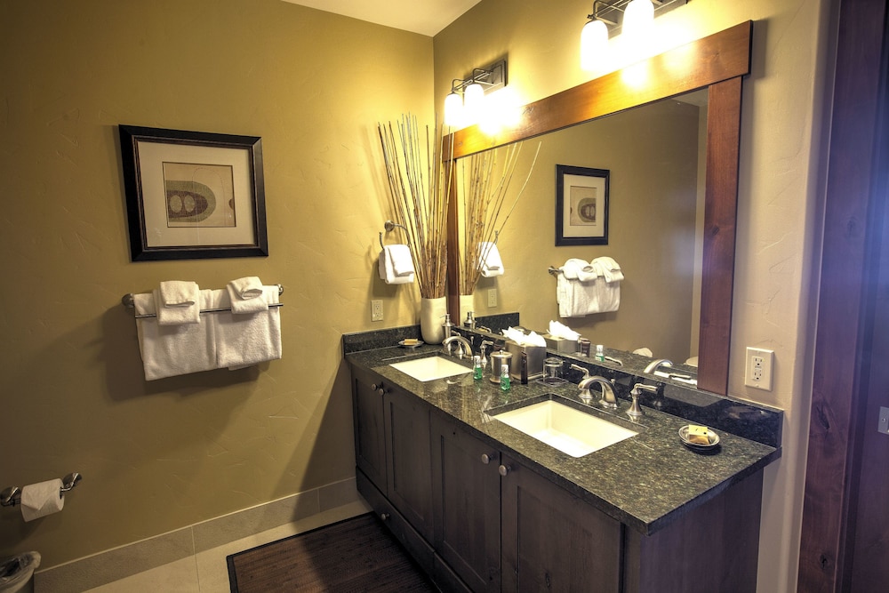 One Ski Hill Place, a RockResort, by Vail Resorts view 5