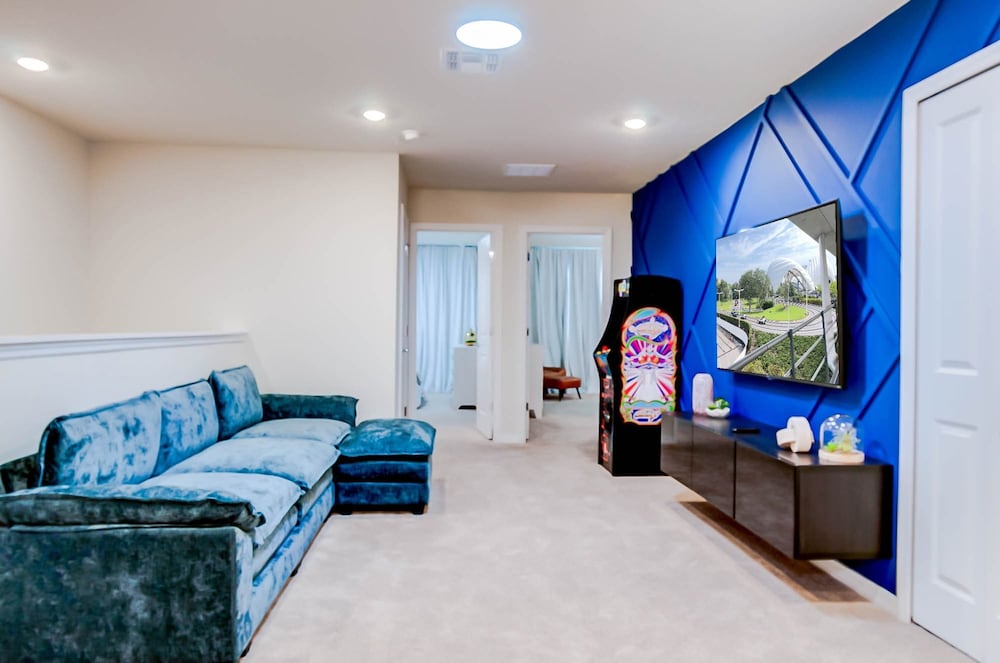 1259 Modern 5BD Family Home For Your Vacation