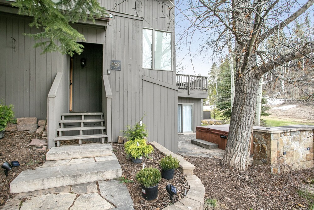 Valley Condos A10 4 Bedroom Townhouse by RedAwning