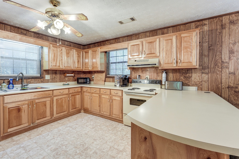 Hiwassee River Gem w/ Huge Decks: Great for Groups