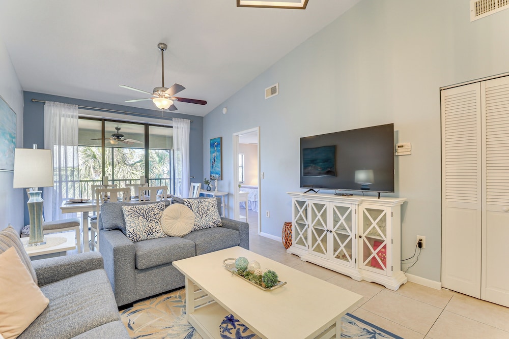 7 Mi to Beach: Condo w/ Pool Access in Bradenton!