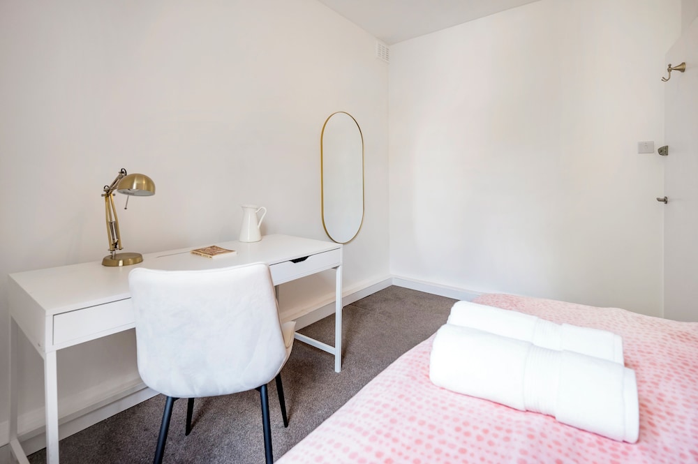 Modern London stay near Nothing Hill