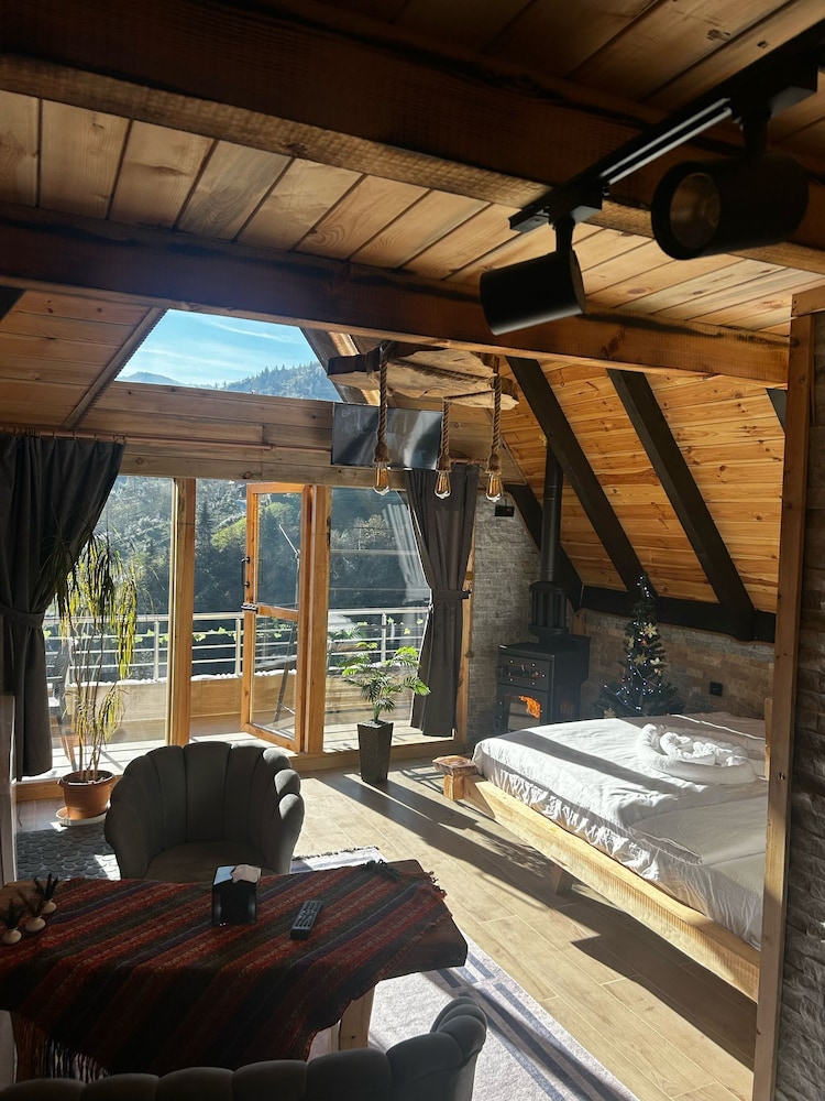 Bardi Suit Bungalov