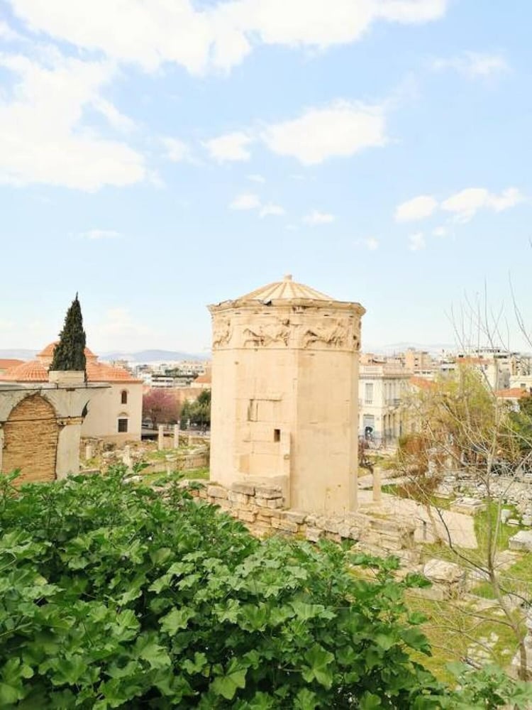 Magnificent Apartment Under the Acropolis