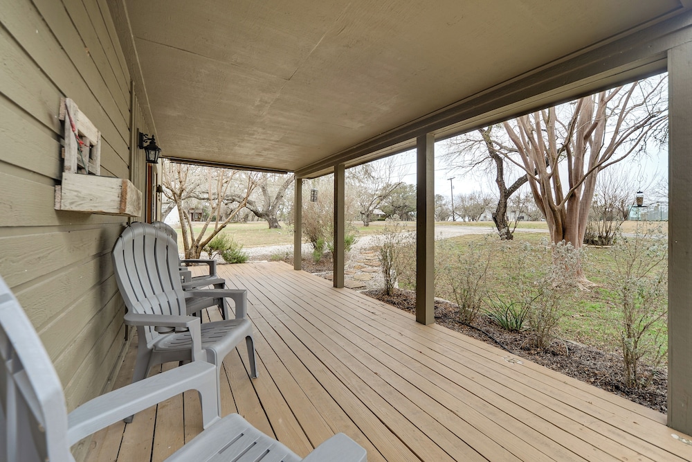 Serene Family Cottage w/ Deck & BBQ