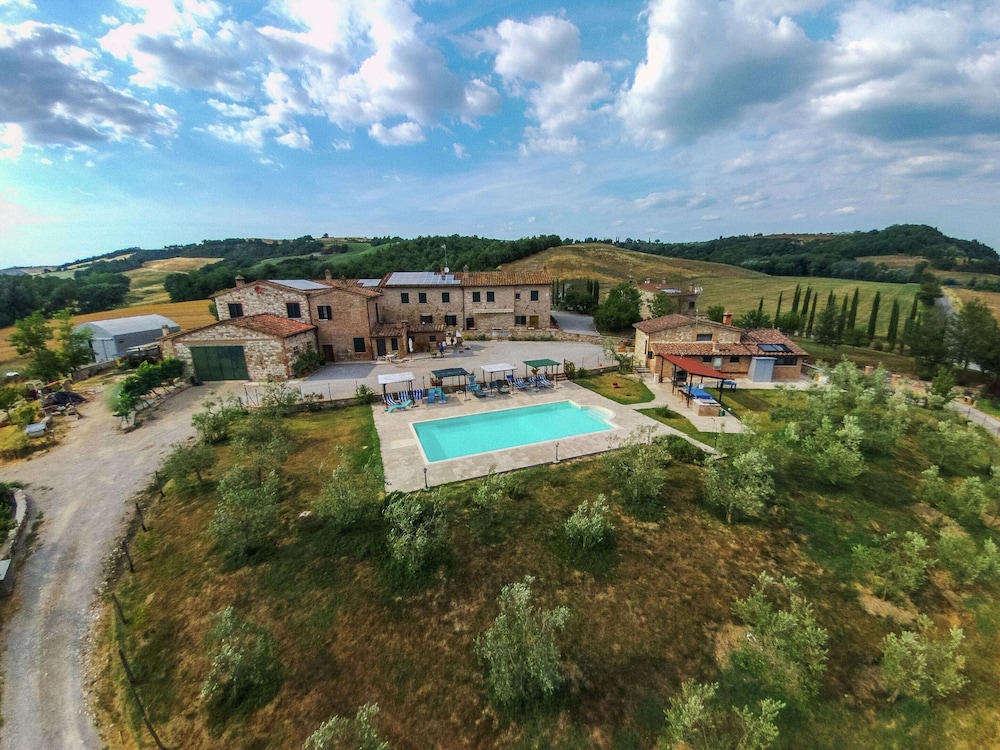 Lovely Farmhouse in Asciano With Swimming Pool photo 5