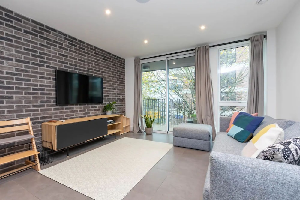 Modern Family Friendly 2 Bedroom Flat in Hackney Wick