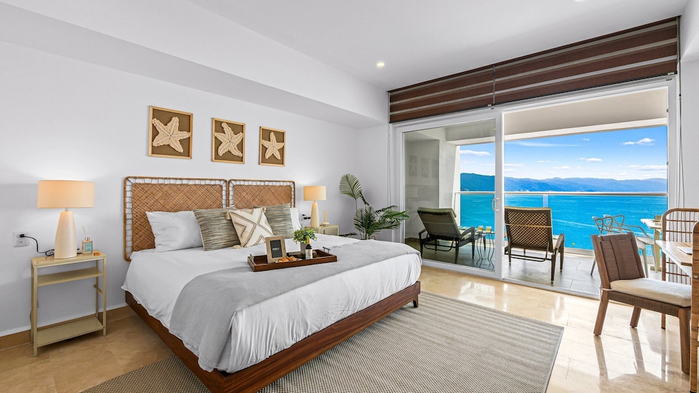Stylish Beachfront 2BR - Balcony & Pools