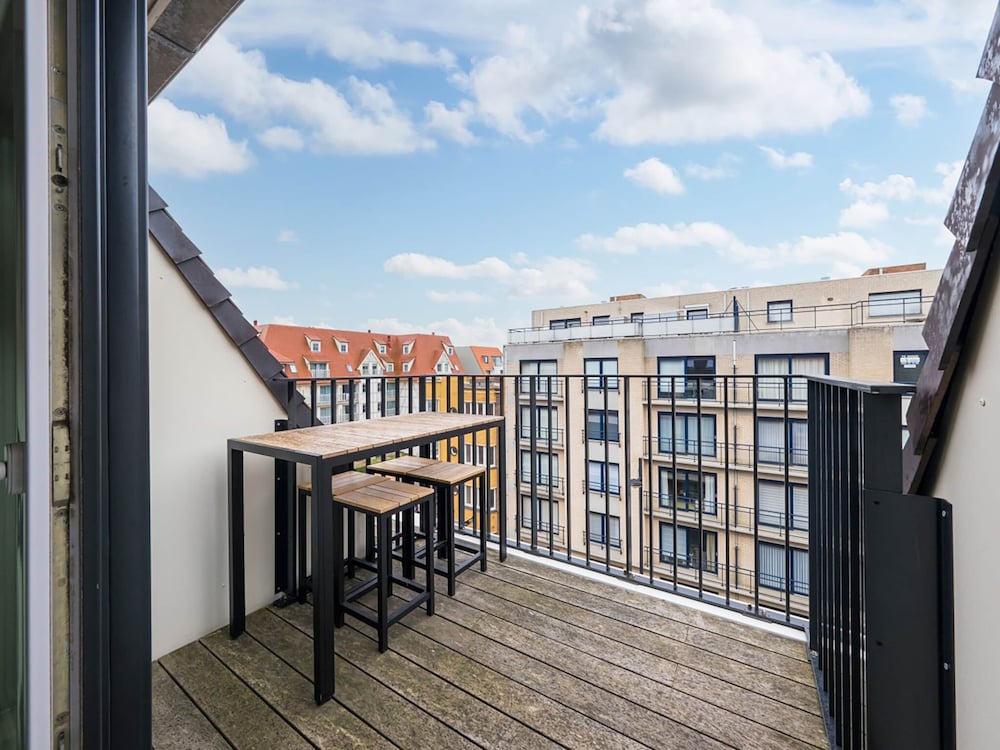Modern Apartment With Spacious Terrace