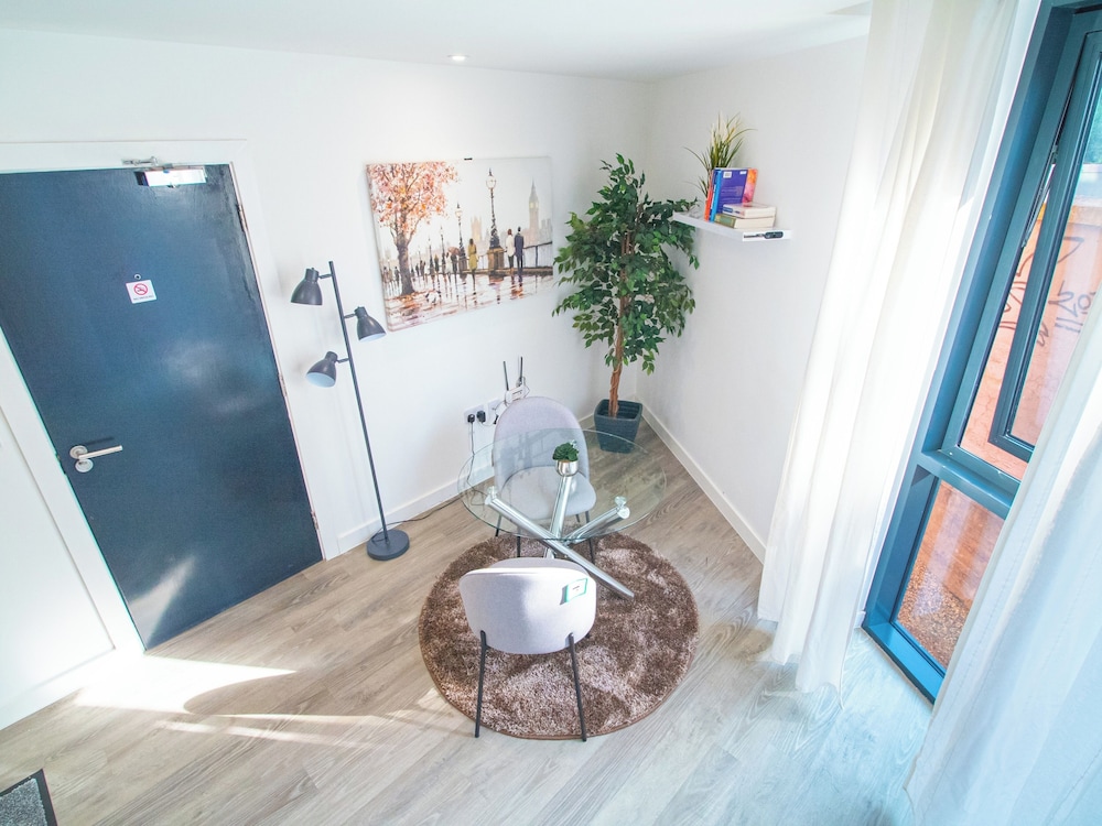 Sheffield City Apartment Retreat