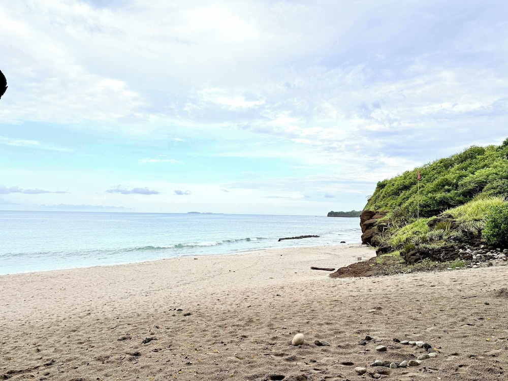 Luxury 2BR Bolongo Ocean View Private Beach