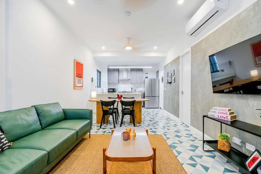 w Charming 1BR in Santa Ana s Best Area