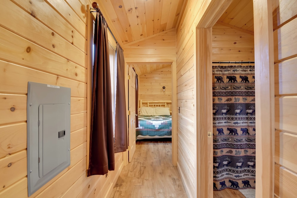 Bayfront Cabin w/ Docks & Access to Lake Ontario!