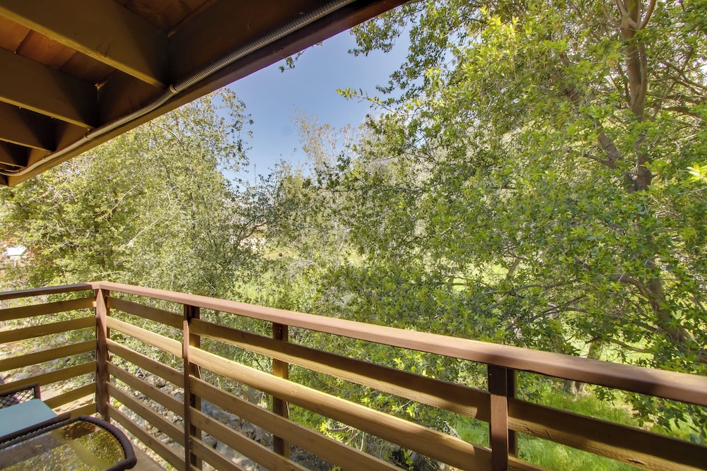 Walk to Riverfront Beach: Kernville Escape