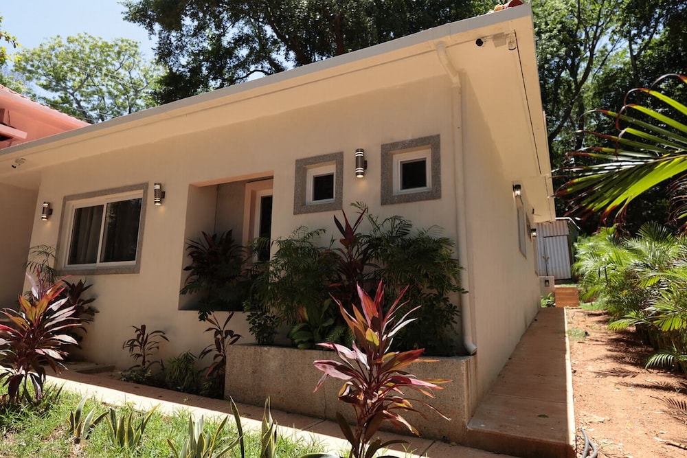 Casa Luminiere- Keyhole Bay #5 3 Bedroom Home
