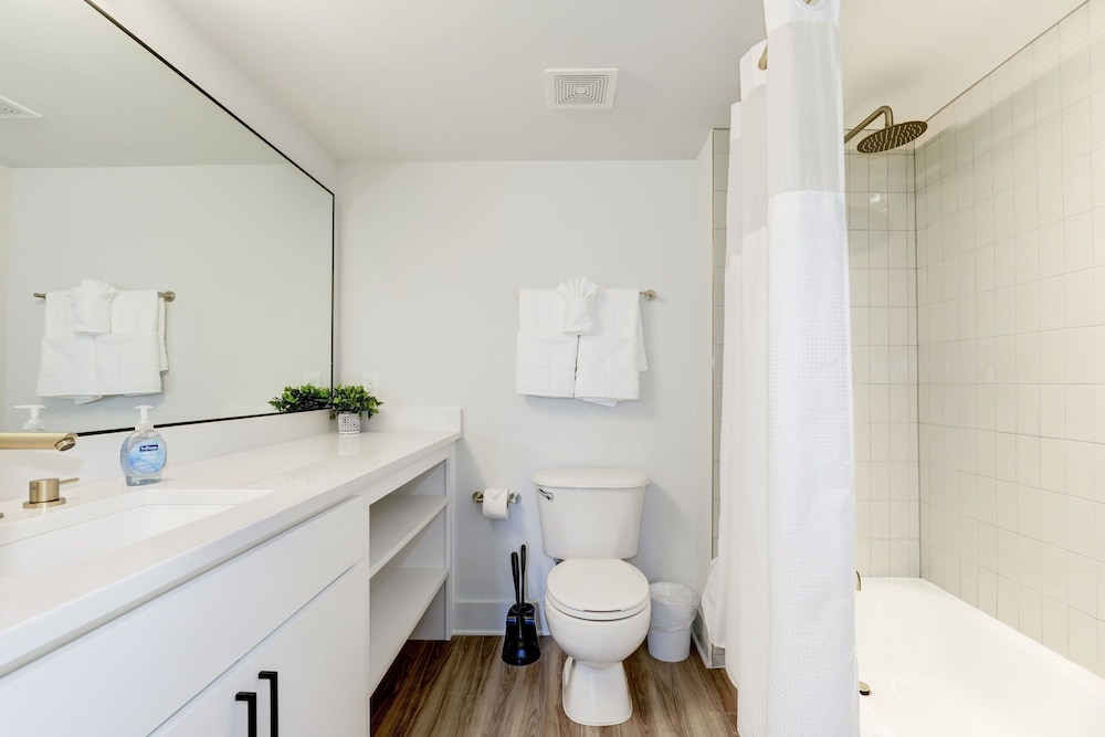 Elegant 2BR Apartment Minutes From DC