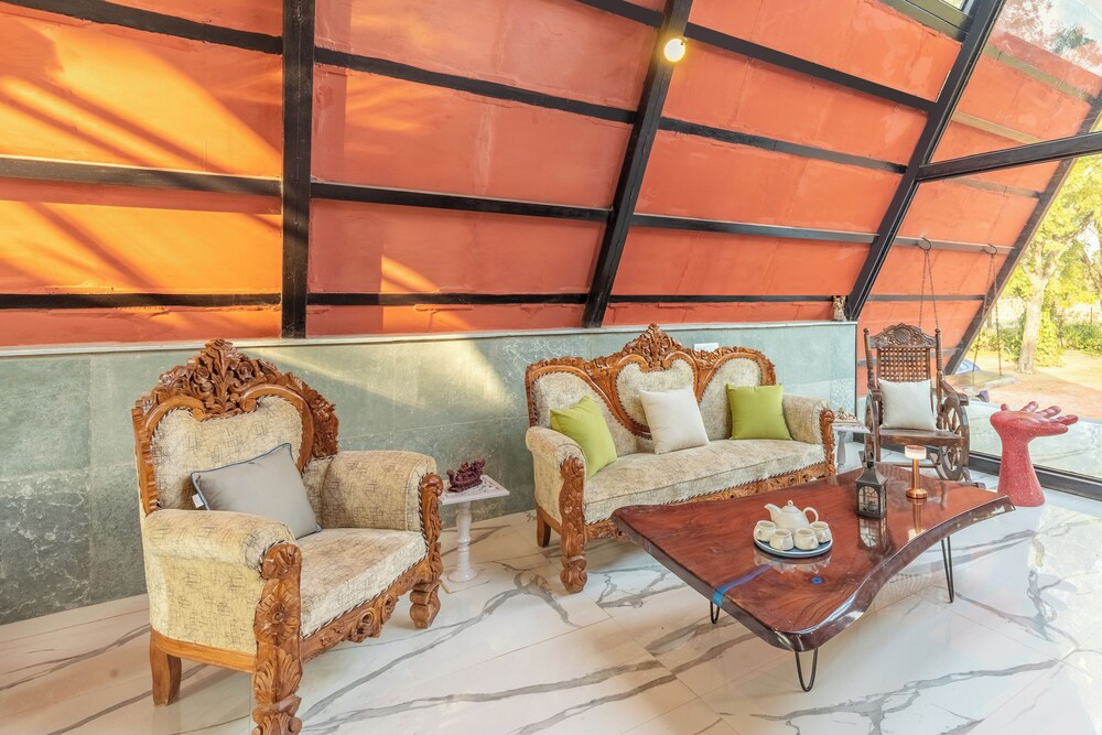 ELIVAAS 3 BHK Handa's Getaway with pool