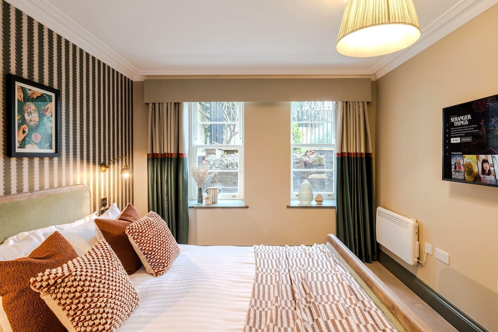 Your Apartment - Pembroke House