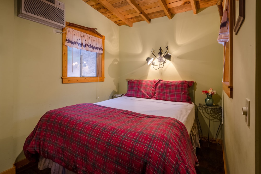 Idyllwild Bunkhouse