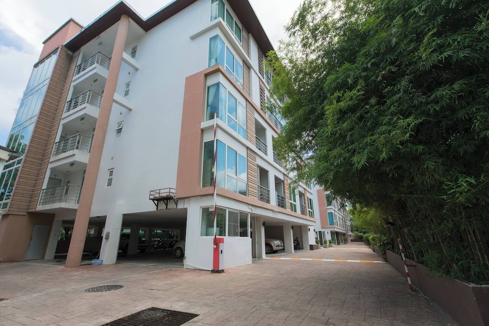 6-58 - 2 Bdr Spacious Penthouse With Shared Pool