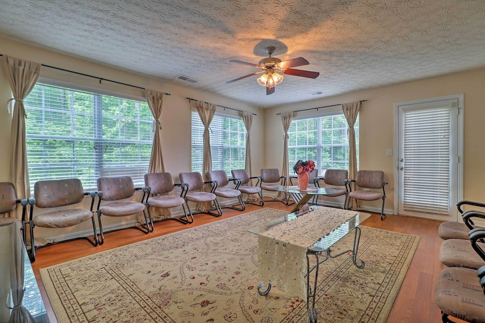 Suburban Atlanta Vacation Home - 20 Mi to Downtown