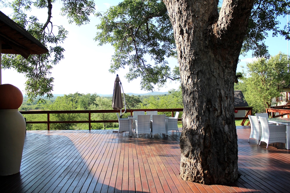 Nahakwe Lodge
