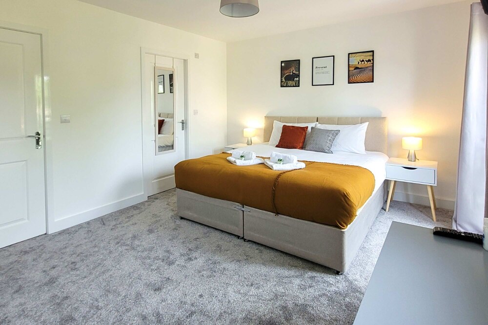 Last Minute Deals 4BR House of Four Chimneys