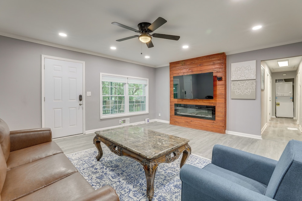 Modern Home w/ Yard Near ATL Attractions!