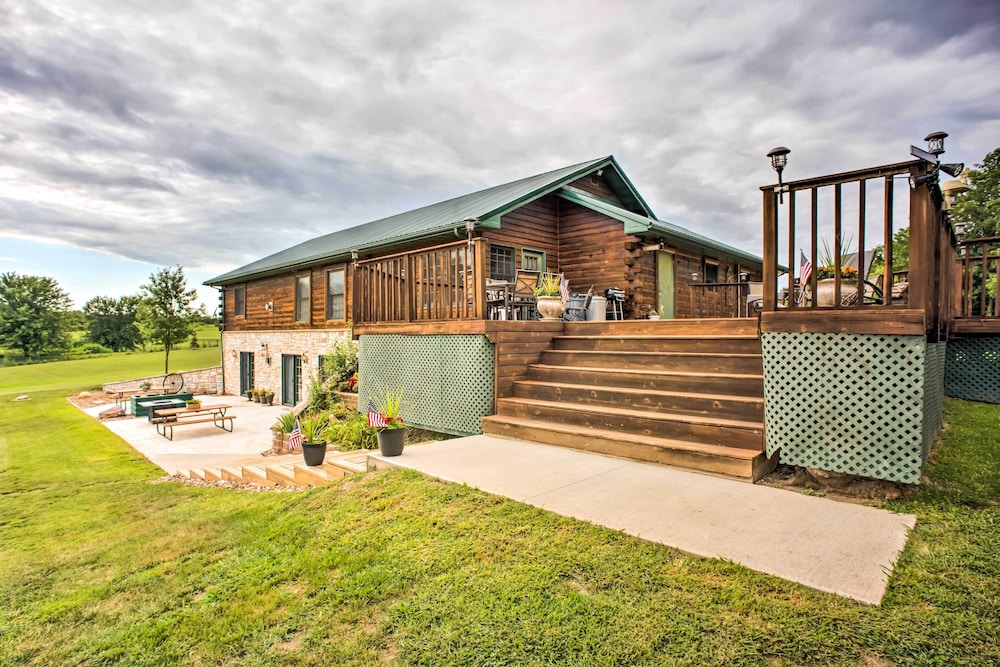 Rustic Keosauqua Gem: Fire Pit & Lake Sugema Views view 5