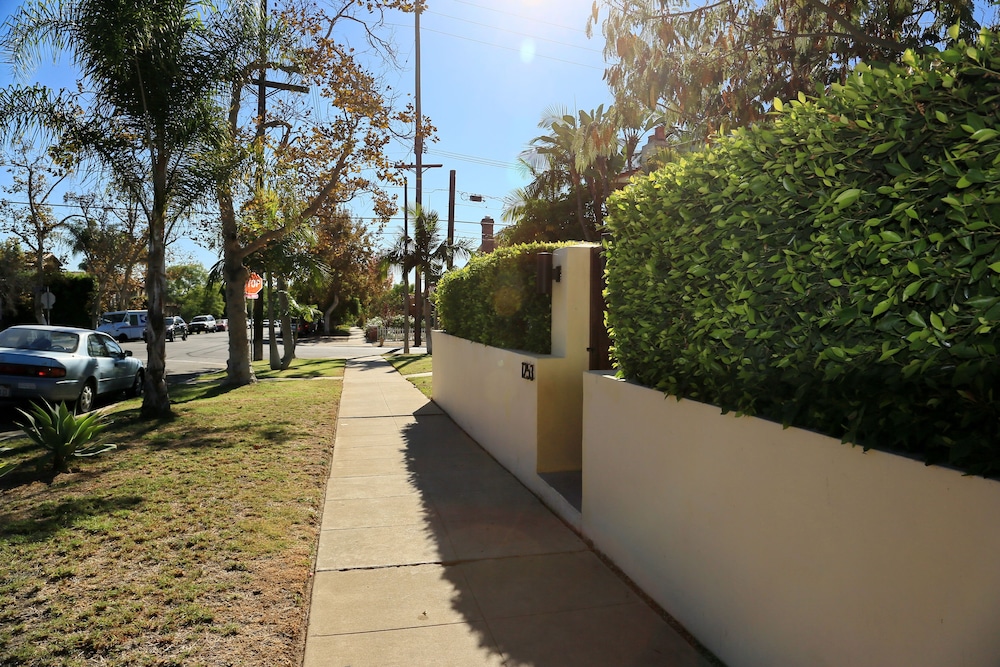 Wilshire Vista