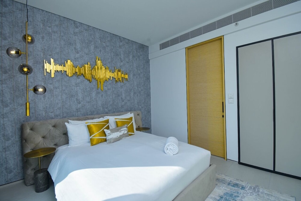Private Beach in a Bnbme Designer Apartment