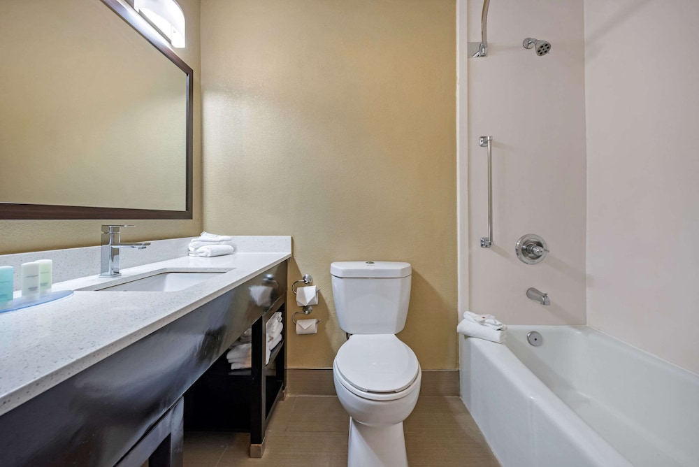 Lexington Vacations - Clarion Hotel Conference Center - North - Property Image 70