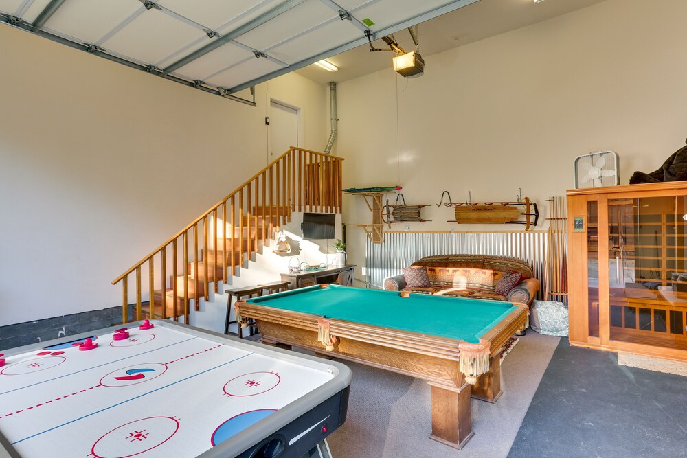 Spacious Big Bear Home w/ Game Room + Hot Tub!