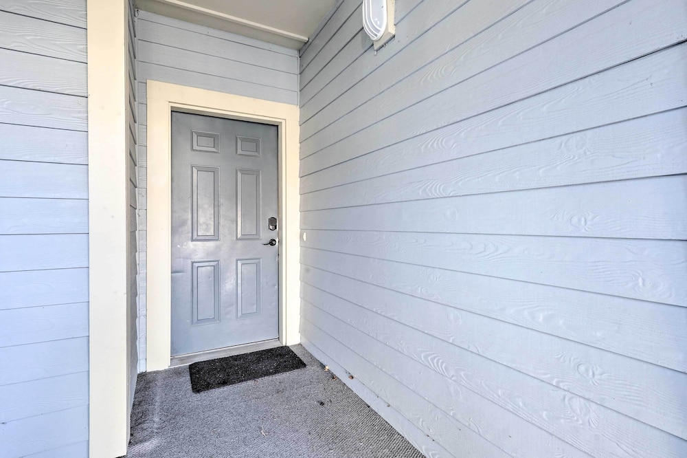Canal Views & Community Pool: Ocean City Condo view 5