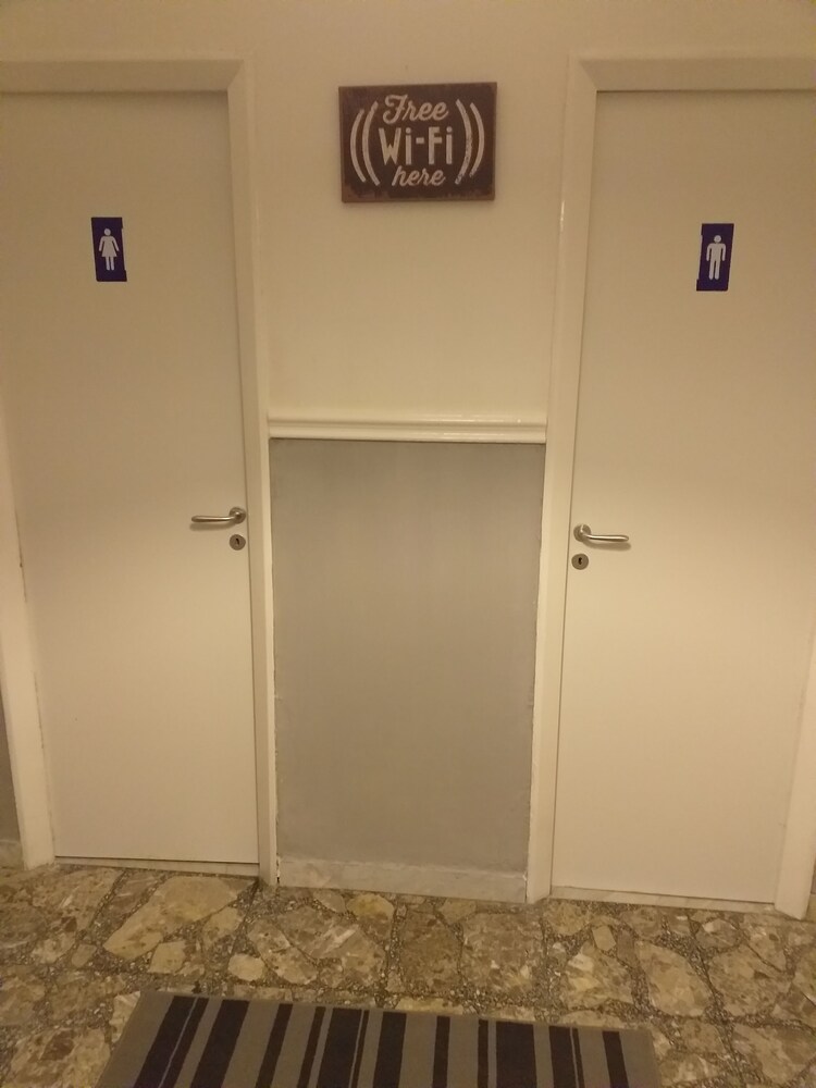 Hostel alexander
