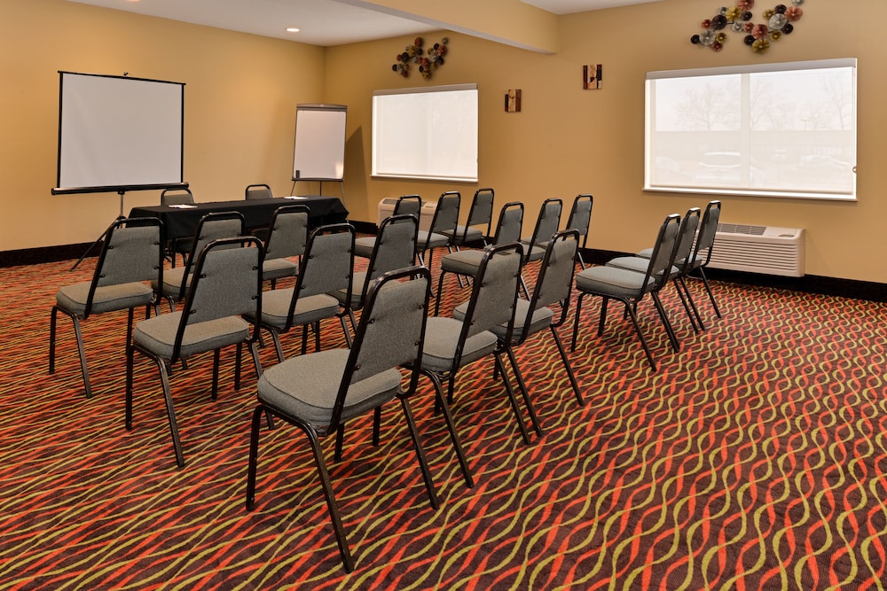 Holiday Inn Express Suites Cincinnati-N/Sharonville, an IHG Hotel - Property Image 36