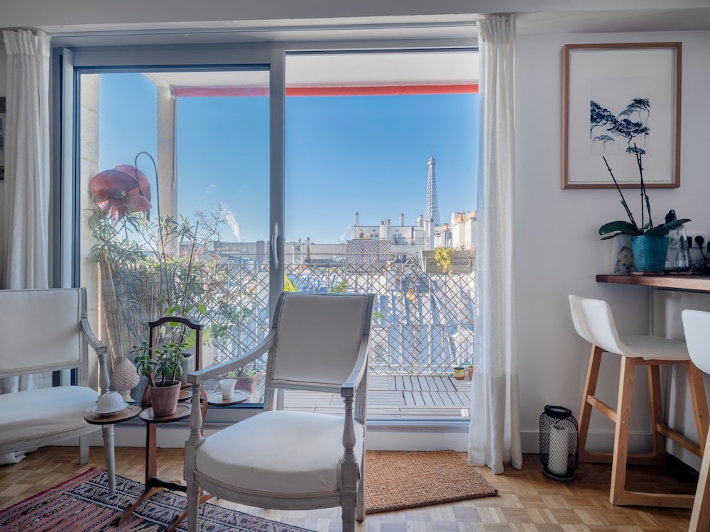 Eiffel Tower Design Residence