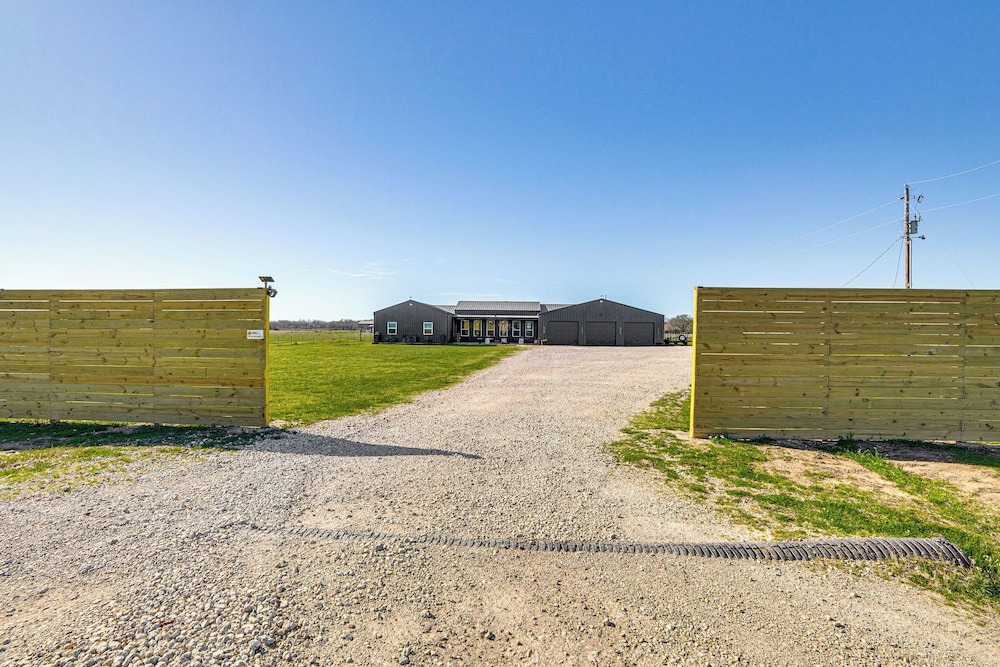 6 Mi to Lake Tawakoni: Texas Family Home