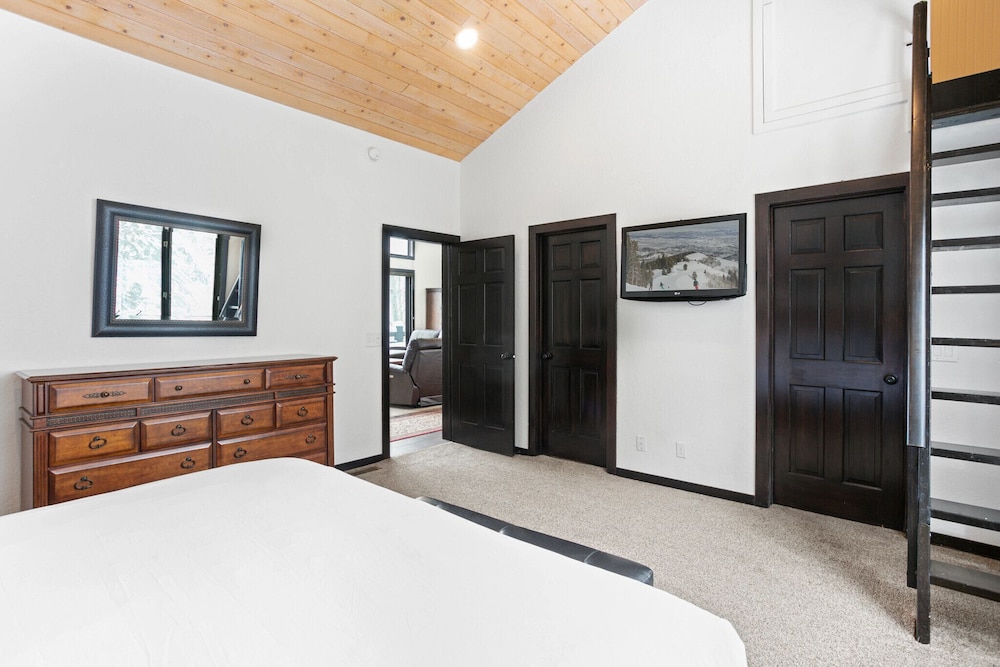 2430 Queen Esther Dr - 5 Bedroom Home with Spa 5 Home