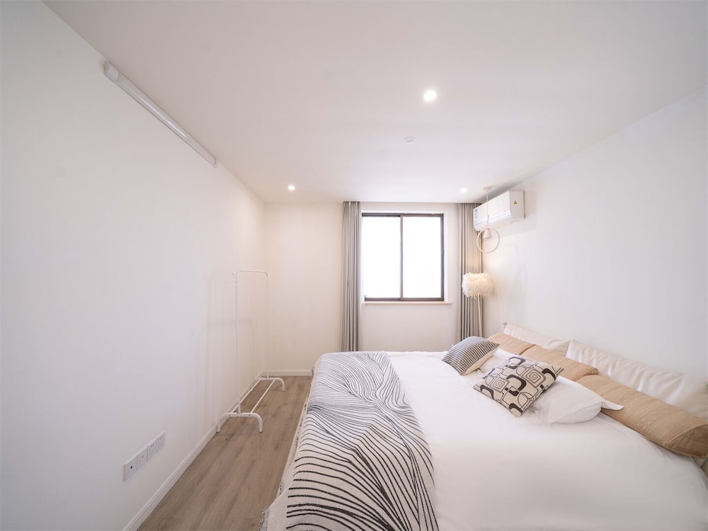 Book and Bed-Lujiabang