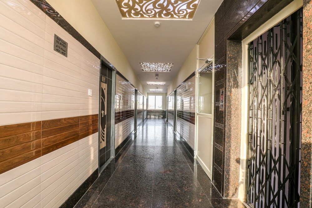 OYO Flagship 9352 Hotel SRC Grand