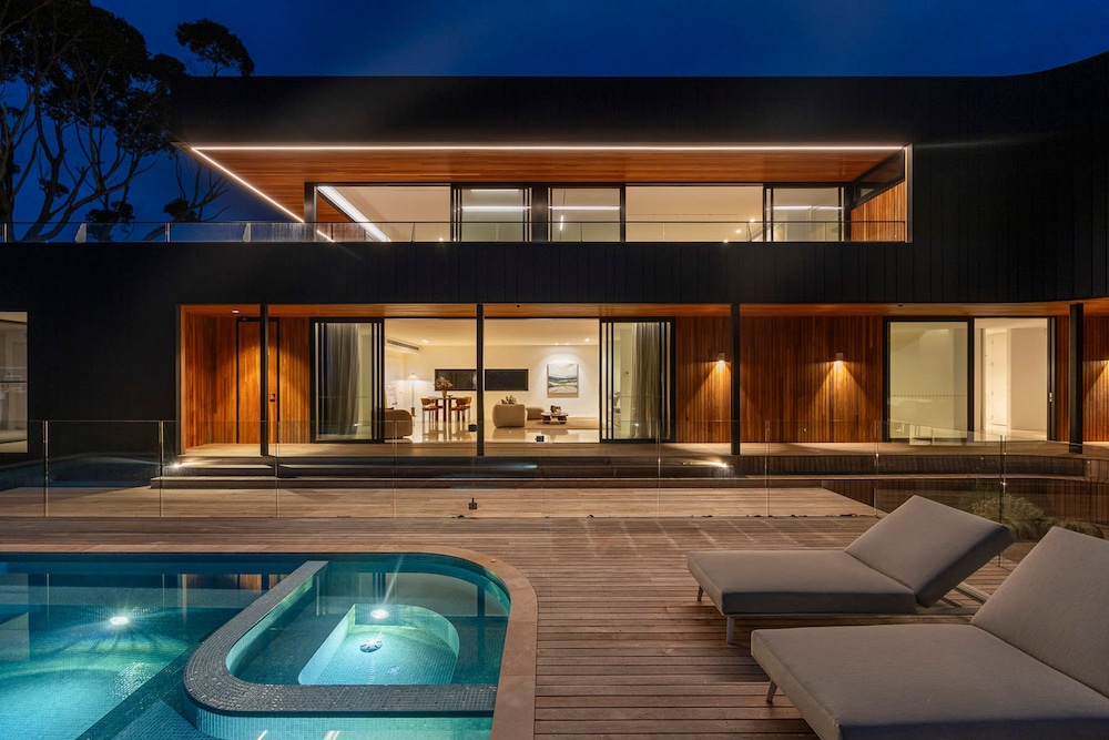Blanc de Noir Luxe Grandeur Heated Pool and Spa - Image 5