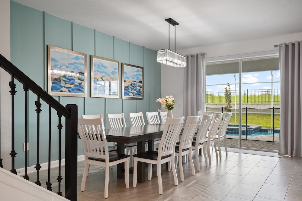 Luxury 10-bedroom Villa in Champions Gate Resort
