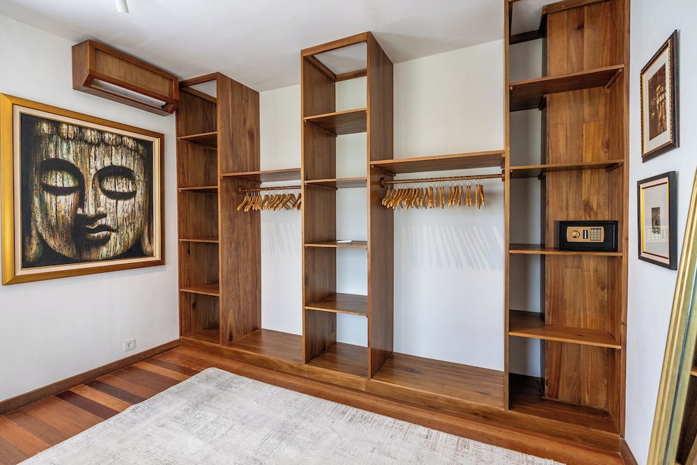 Luxurious Arakana Villa with Pool