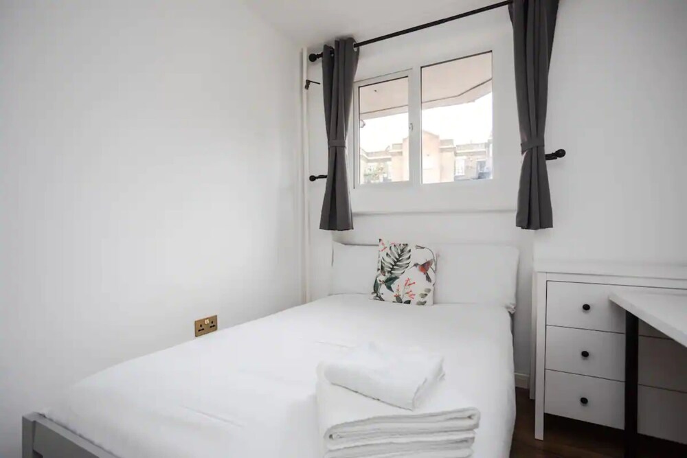 Spacious 4 Bedroom Apartment in Bethnal Green