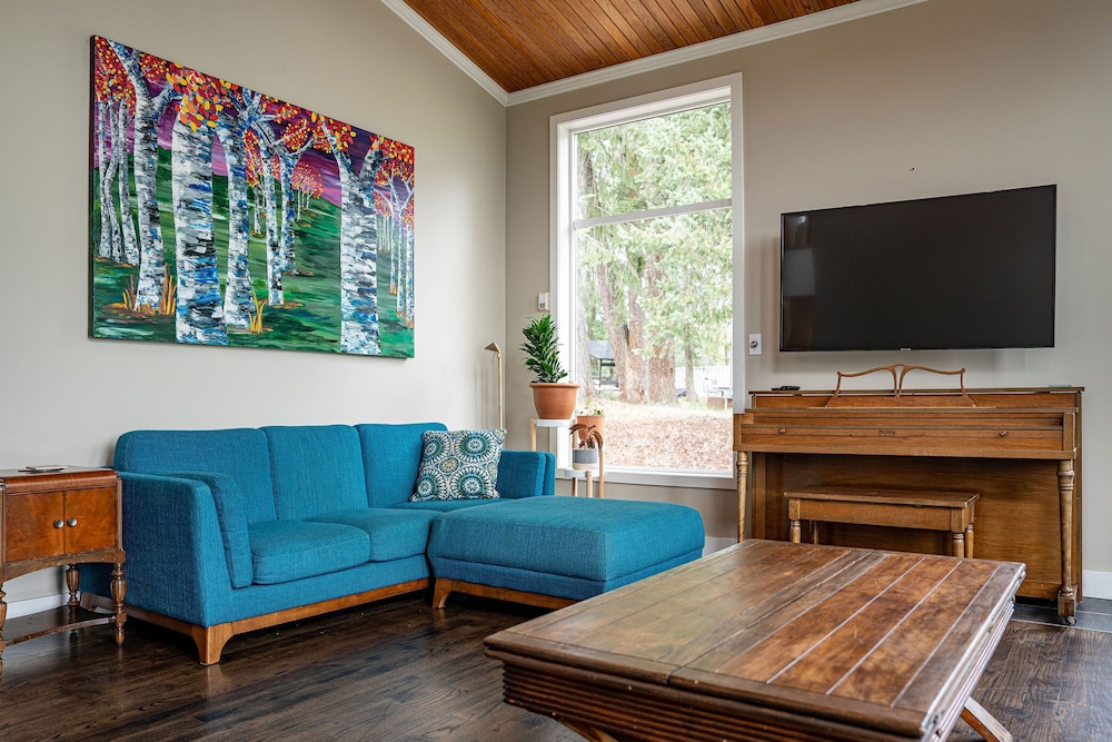 Revelstoke Lakehouse by Revelstoke Vacations