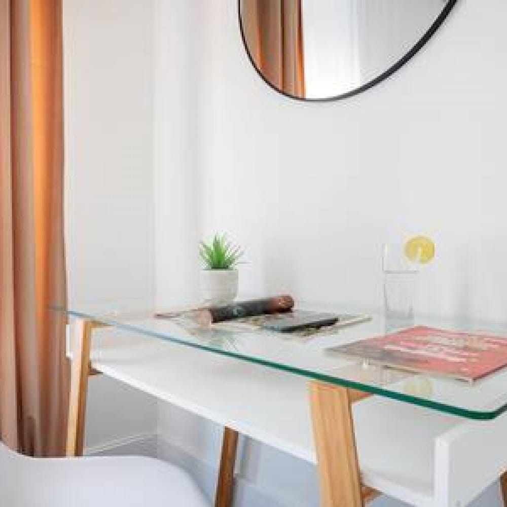 444-4c Newly Renovated Studio in Hell s Kitchen